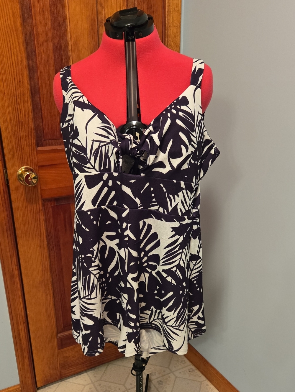 Amiliashp Women’s Black  & White Tropical Print Knot-Front Romper